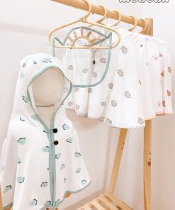 Áo choàng Monona kèm mũ chắn 2024